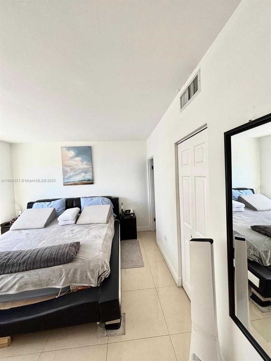 Small Image of 801 BRICKELL BAY DR #1067, Miami Number 48