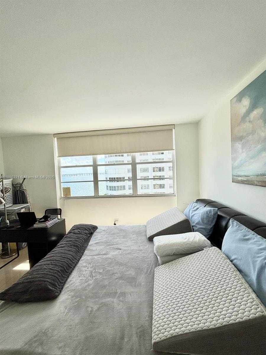 Small Image of 801 BRICKELL BAY DR #1067, Miami Number 49