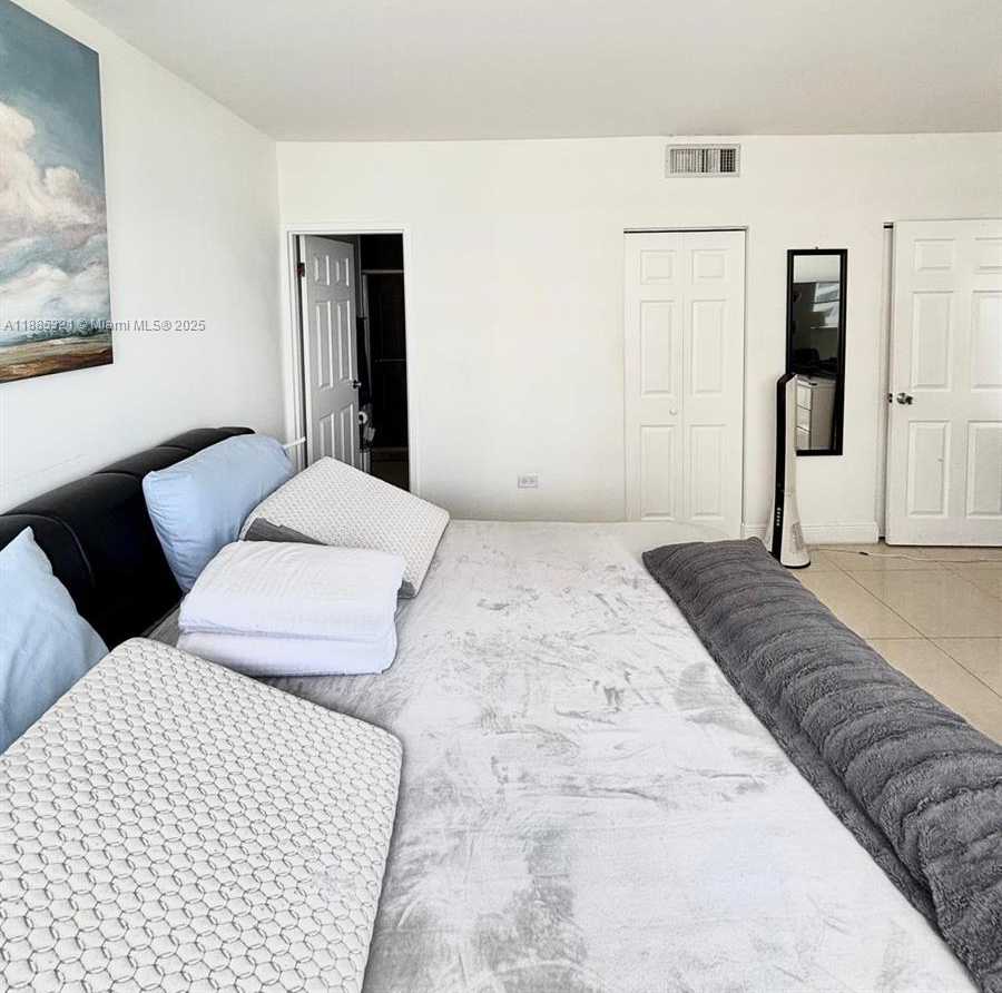 Small Image of 801 BRICKELL BAY DR #1067, Miami Number 64