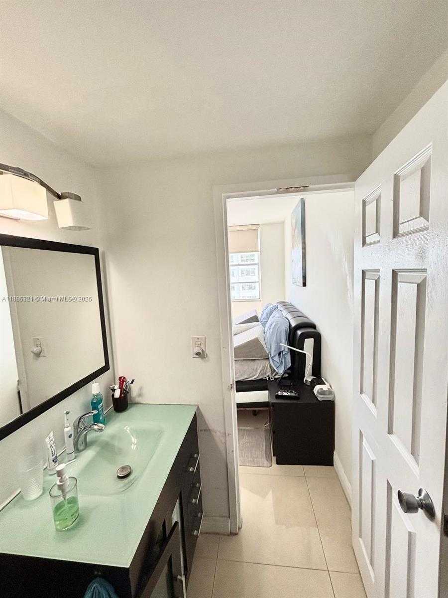Small Image of 801 BRICKELL BAY DR #1067, Miami Number 71