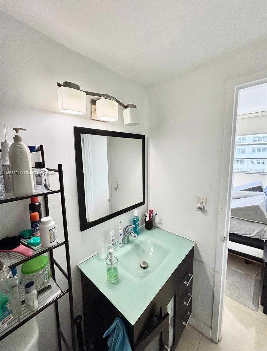 Small Image of 801 BRICKELL BAY DR #1067, Miami Number 73