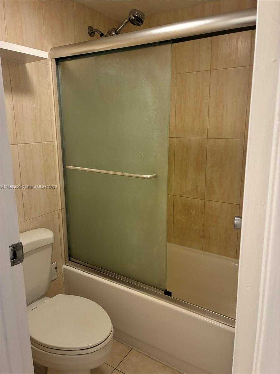 Small Image of Aventura Number 10