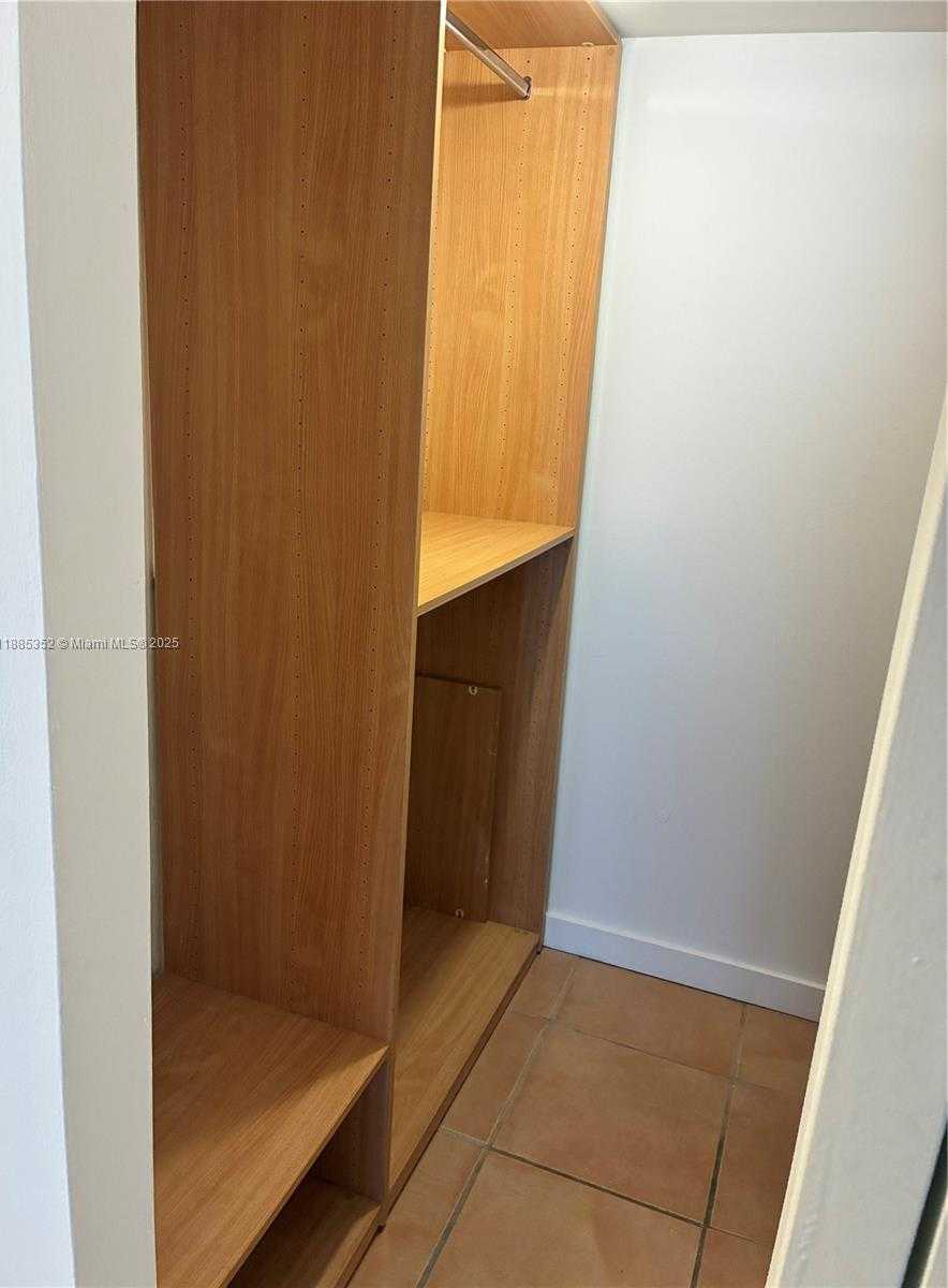 Small Image of Aventura Number 12