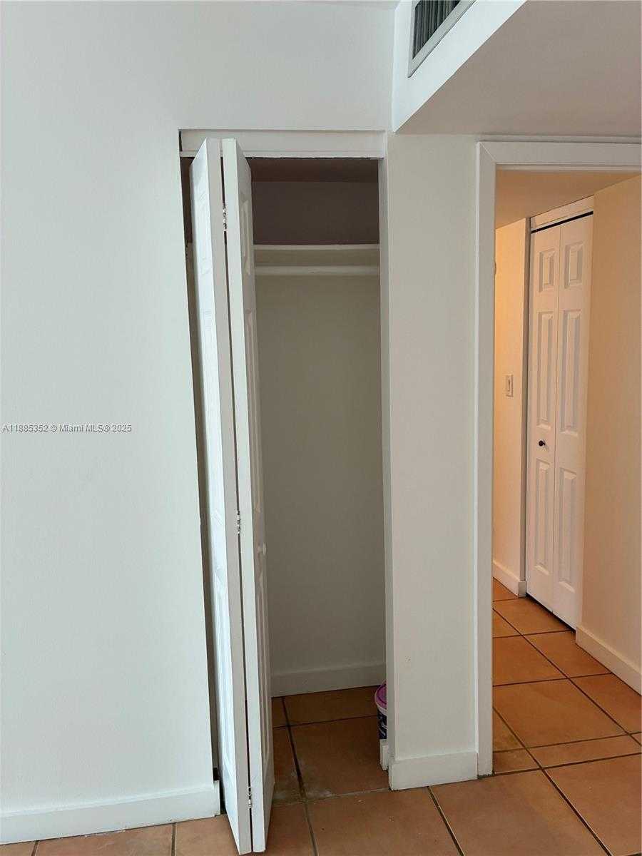 Small Image of Aventura Number 15