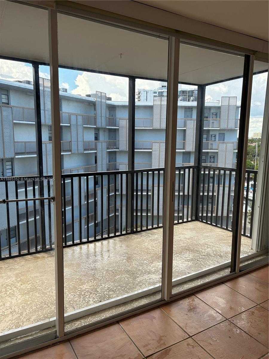 Small Image of Aventura Number 2
