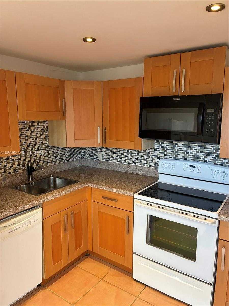 Small Image of Aventura Number 3