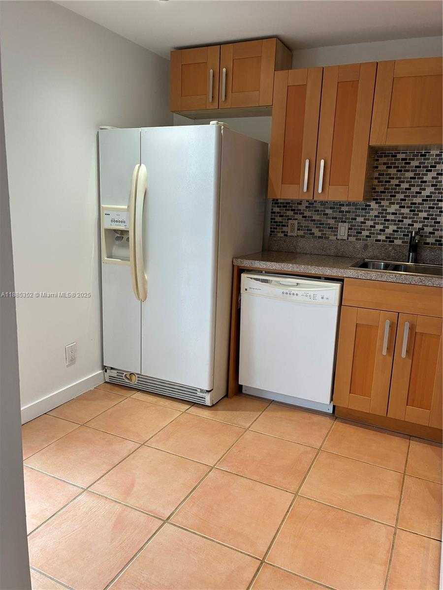 Small Image of Aventura Number 4