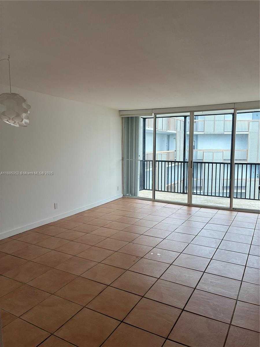Small Image of Aventura Number 7