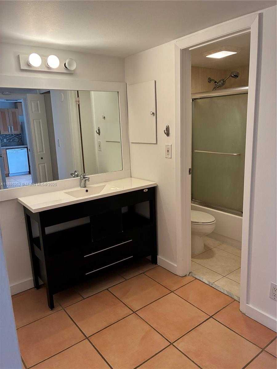 Small Image of Aventura Number 9