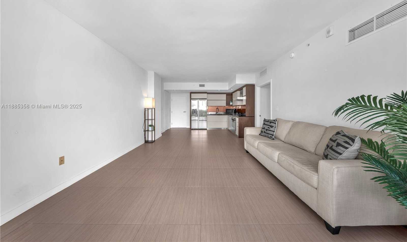 Small Image of 2155 WASHINGTON CT #402, Miami Beach Number 10