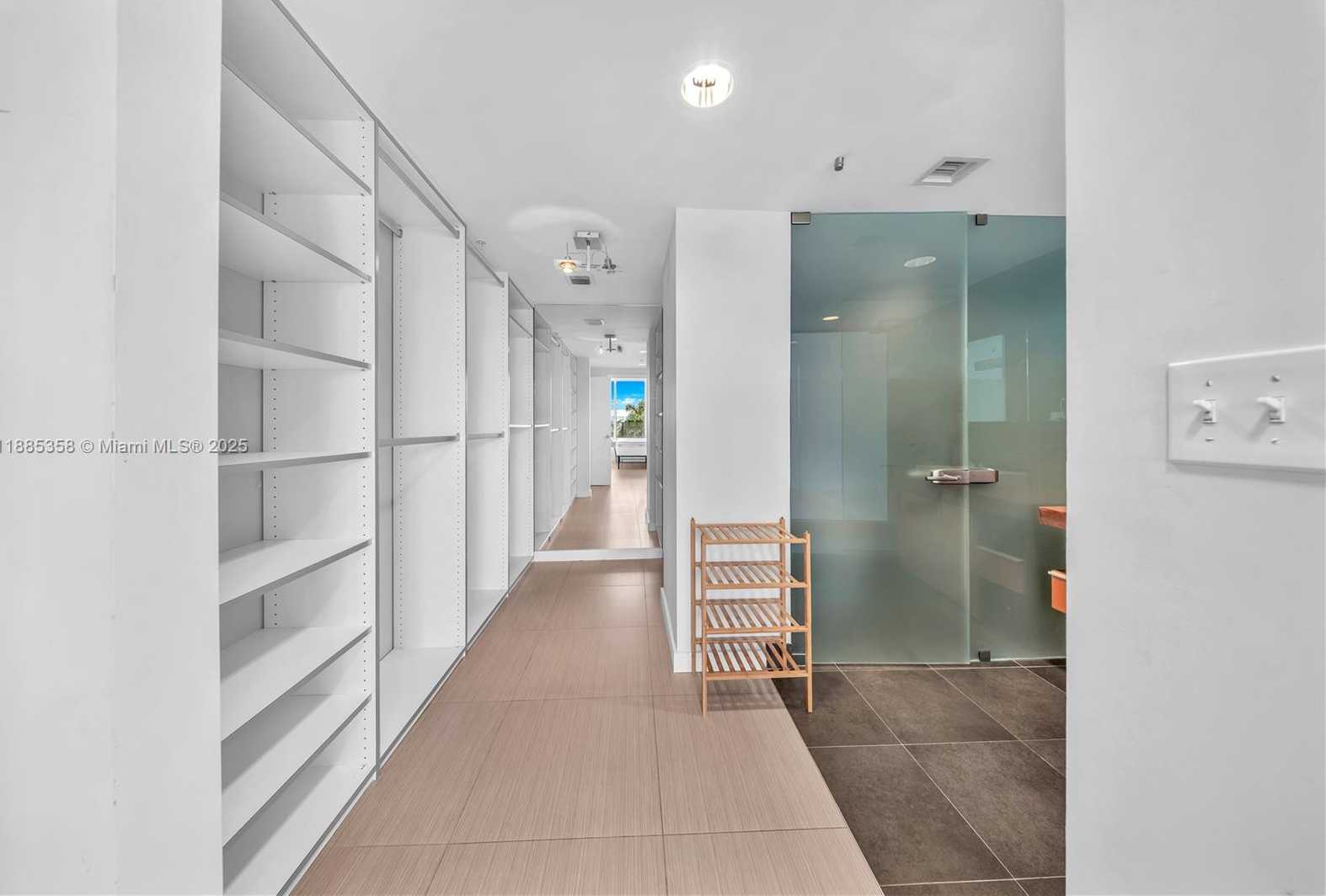 Small Image of 2155 WASHINGTON CT #402, Miami Beach Number 11