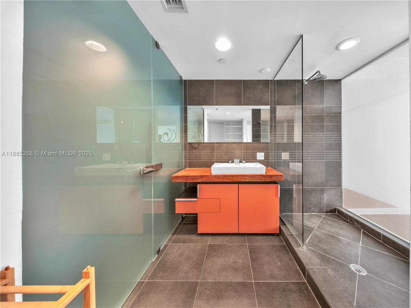 Small Image of 2155 WASHINGTON CT #402, Miami Beach Number 12
