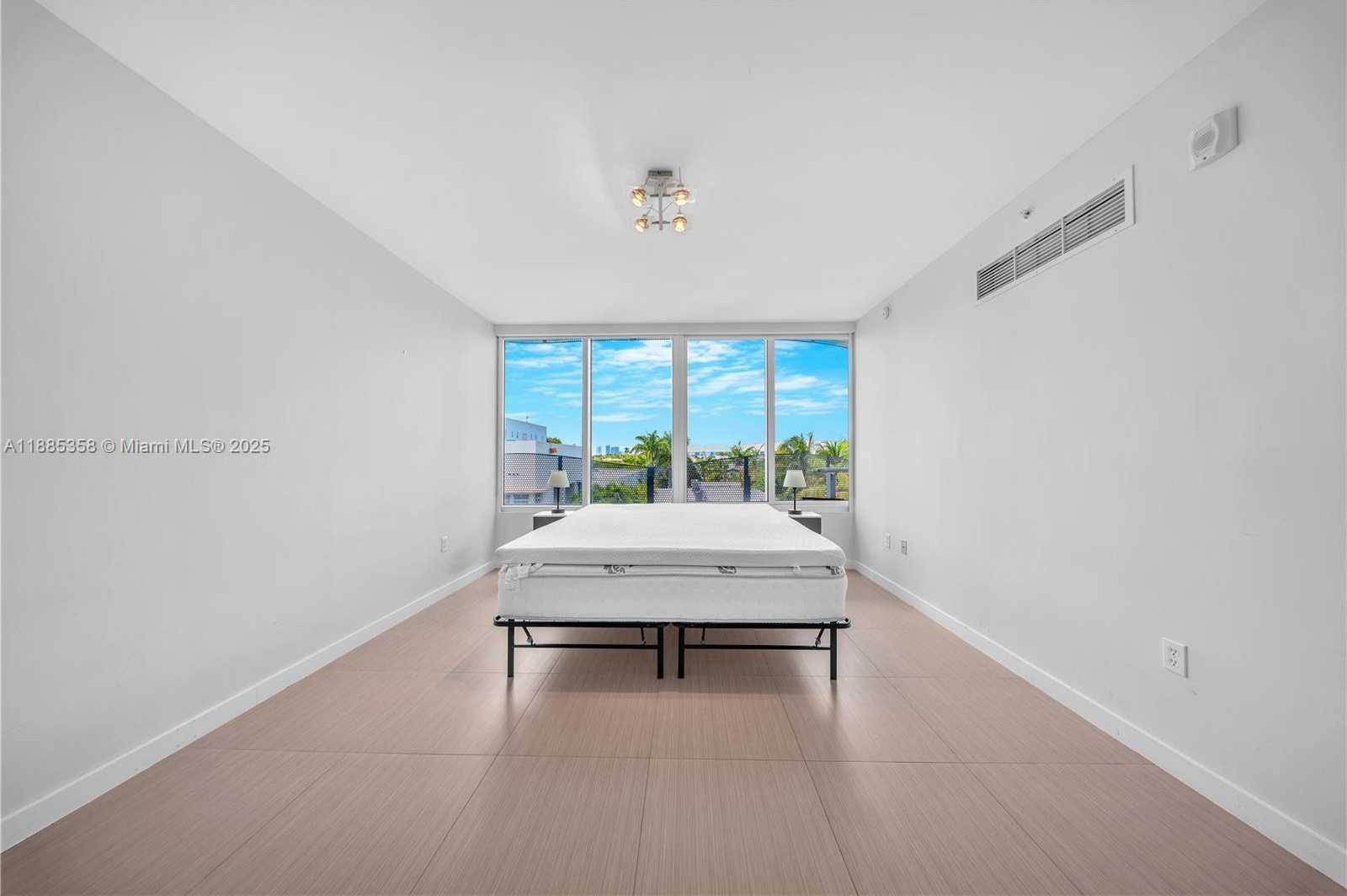 Small Image of 2155 WASHINGTON CT #402, Miami Beach Number 16