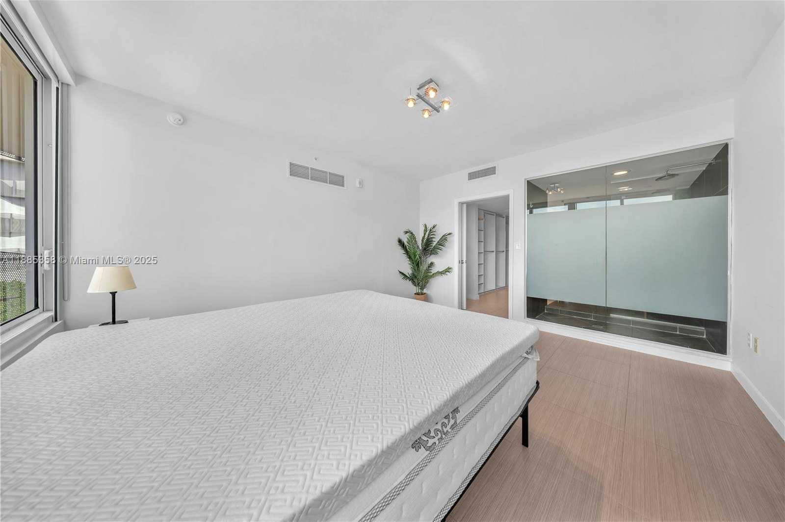 Small Image of 2155 WASHINGTON CT #402, Miami Beach Number 17