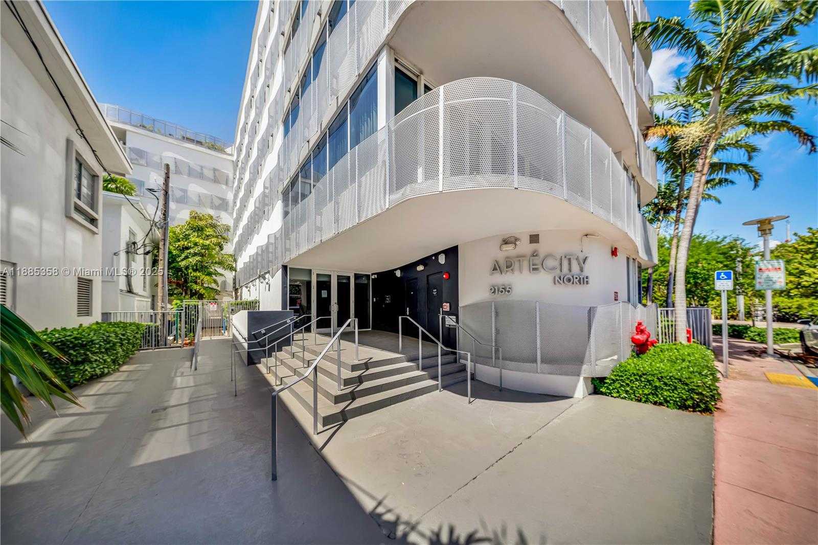 Small Image of 2155 WASHINGTON CT #402, Miami Beach Number 18