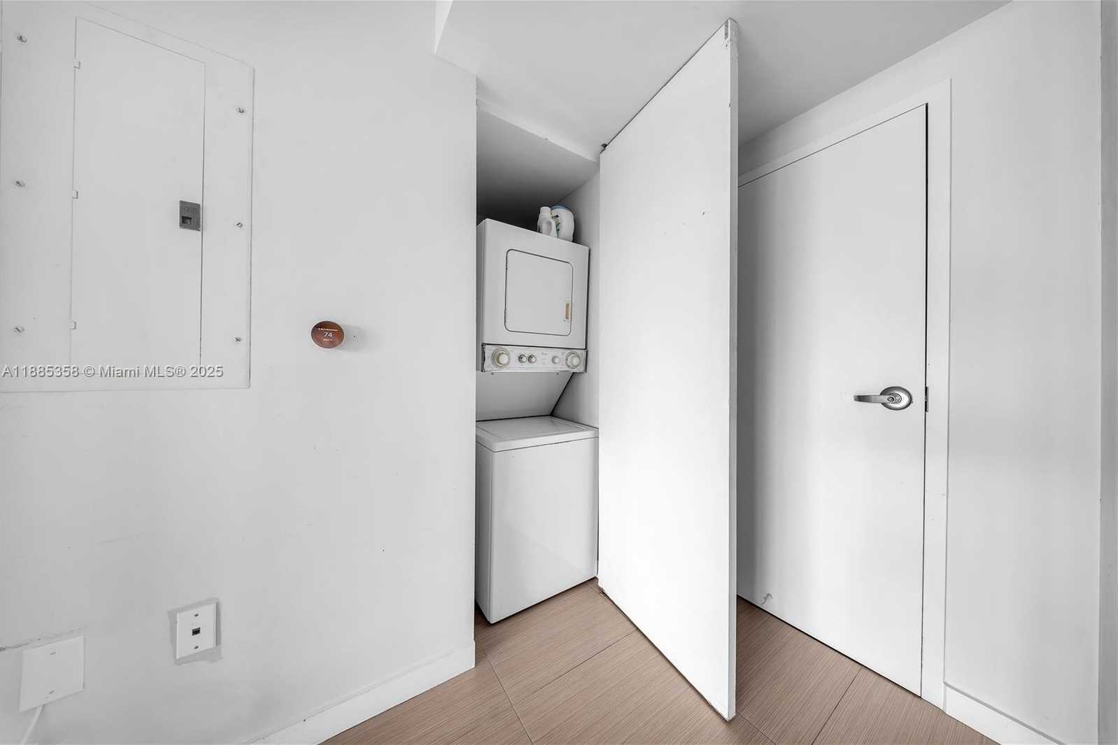 Small Image of 2155 WASHINGTON CT #402, Miami Beach Number 5