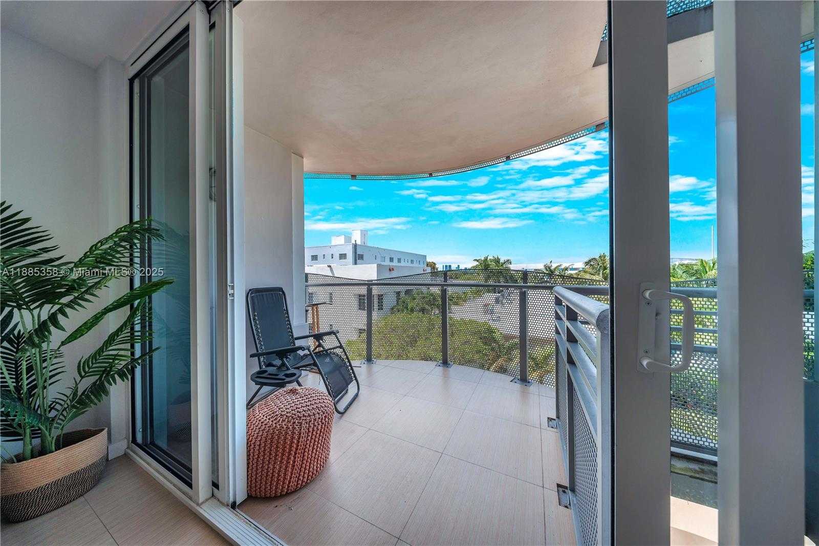 Small Image of 2155 WASHINGTON CT #402, Miami Beach Number 8