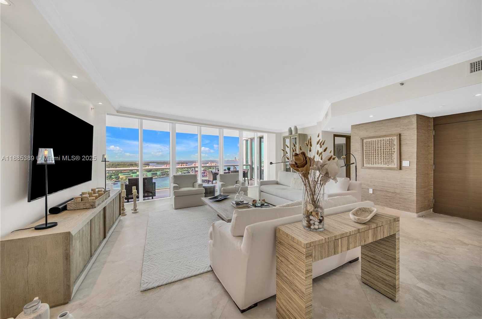 Small Image of 1000 SOUTH POINTE DR #2202, Miami Beach Number 10