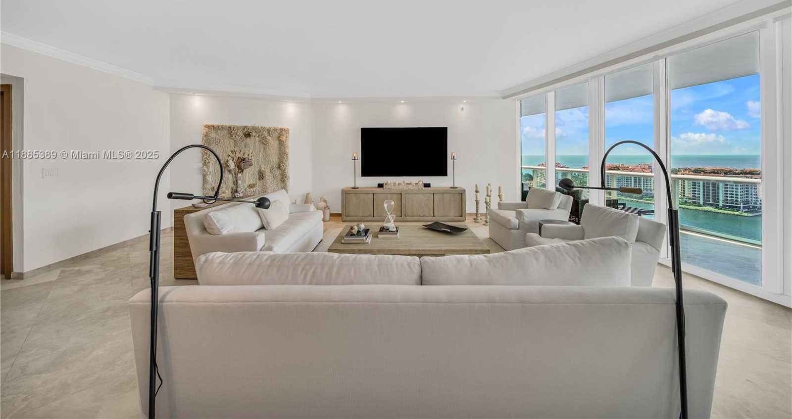 Small Image of 1000 SOUTH POINTE DR #2202, Miami Beach Number 11
