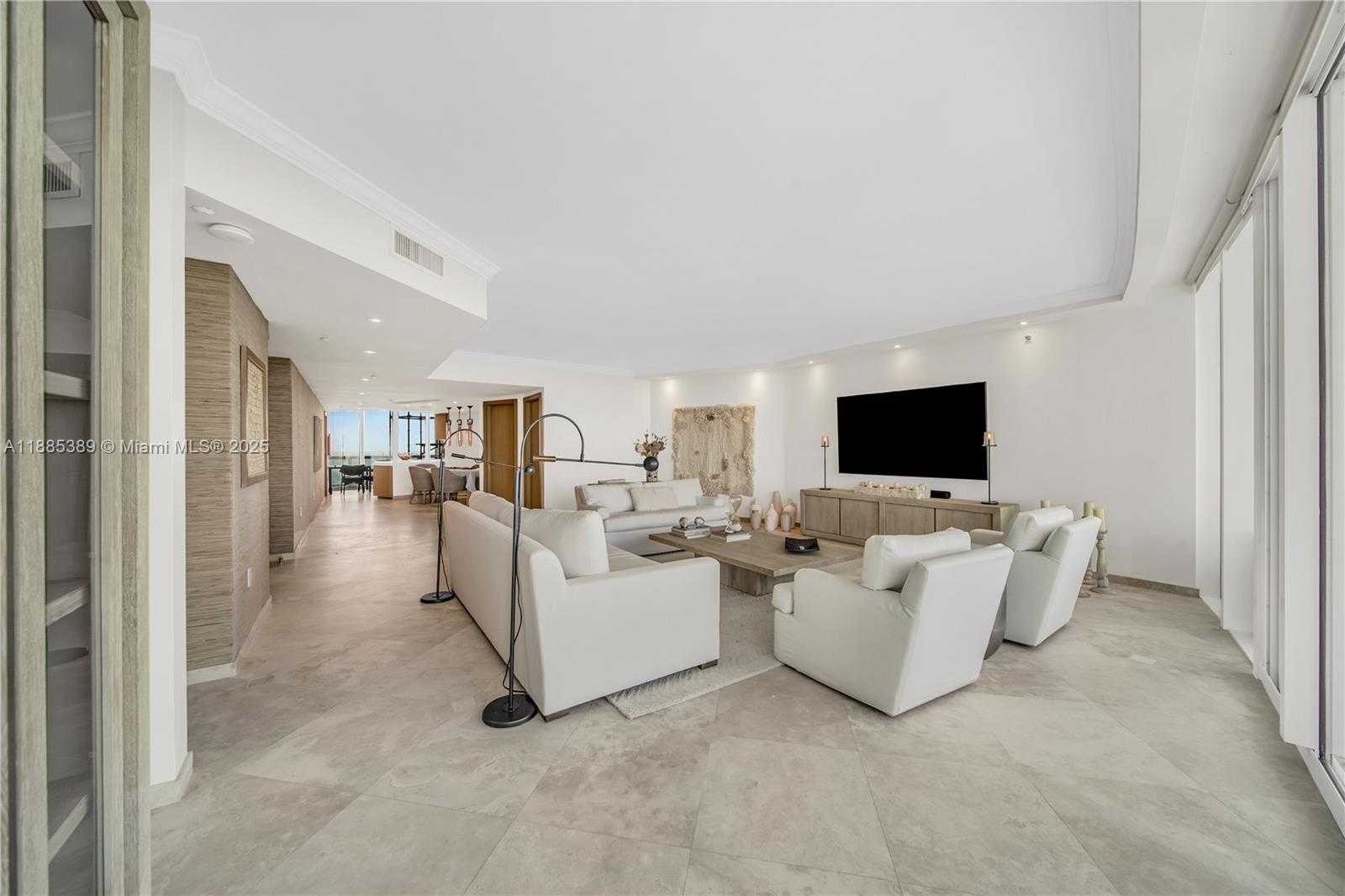 Small Image of 1000 SOUTH POINTE DR #2202, Miami Beach Number 12