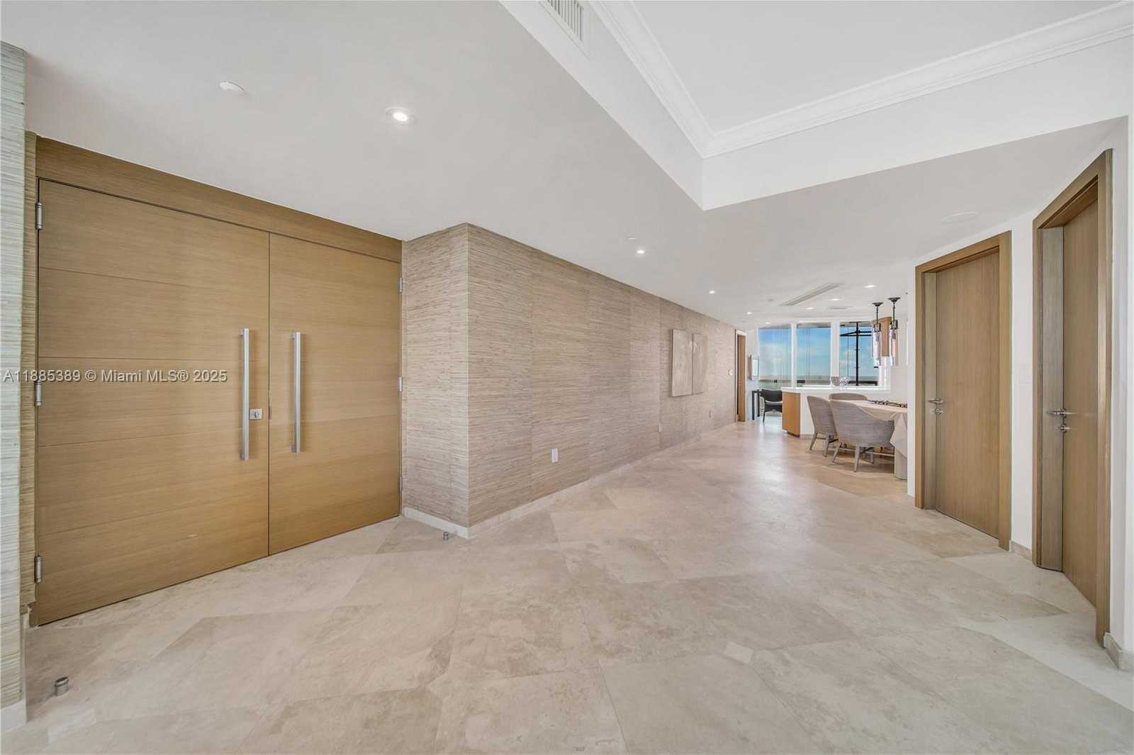 Small Image of 1000 SOUTH POINTE DR #2202, Miami Beach Number 14