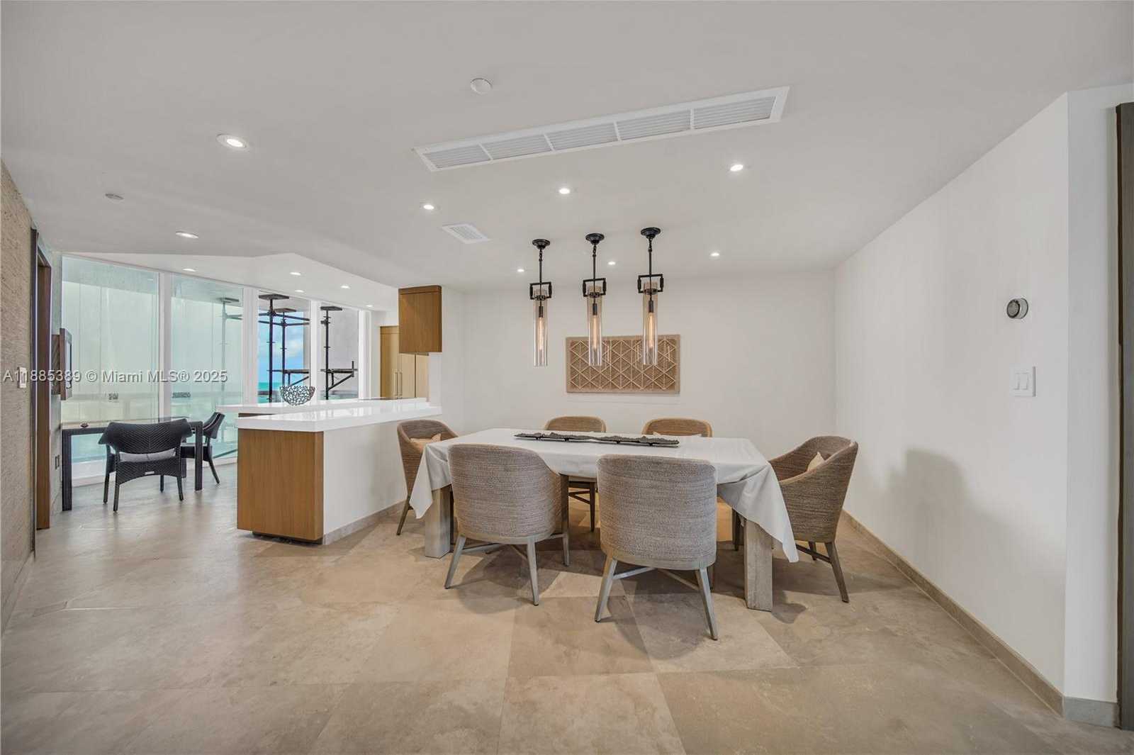 Small Image of 1000 SOUTH POINTE DR #2202, Miami Beach Number 15
