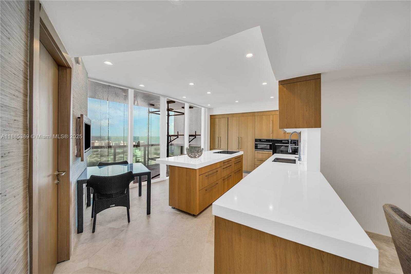 Small Image of 1000 SOUTH POINTE DR #2202, Miami Beach Number 17