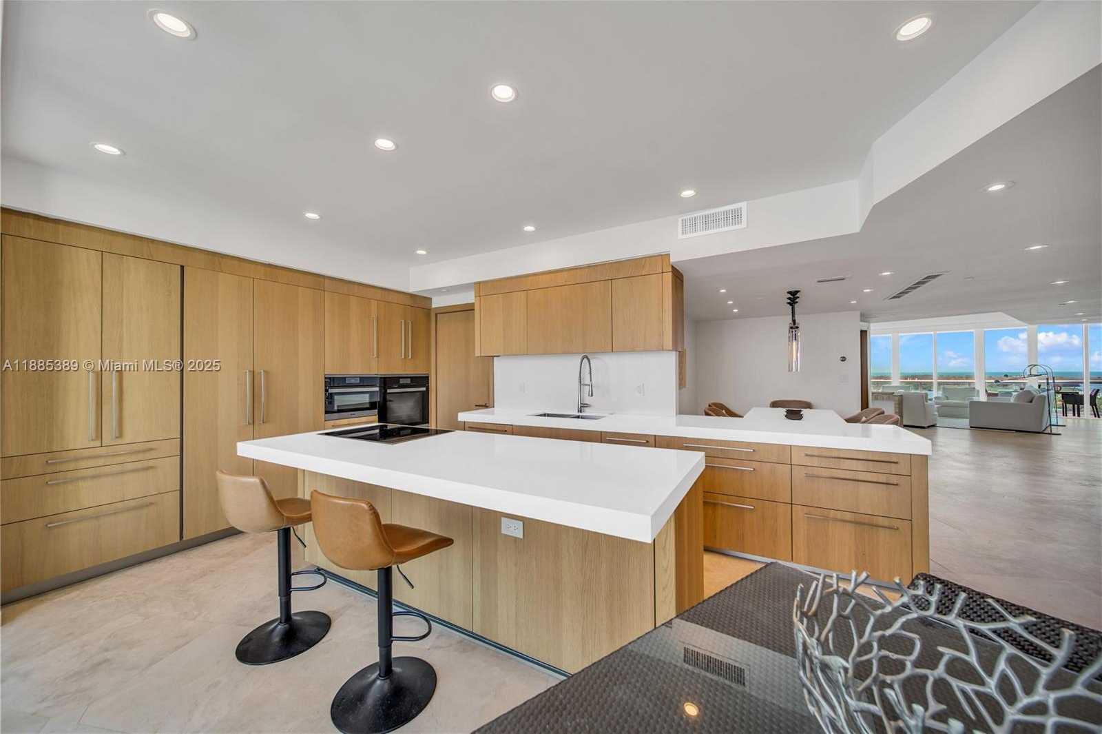 Small Image of 1000 SOUTH POINTE DR #2202, Miami Beach Number 20