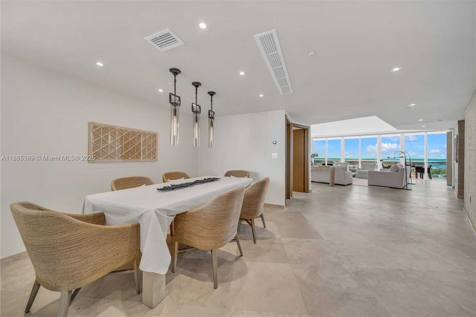 Small Image of 1000 SOUTH POINTE DR #2202, Miami Beach Number 25