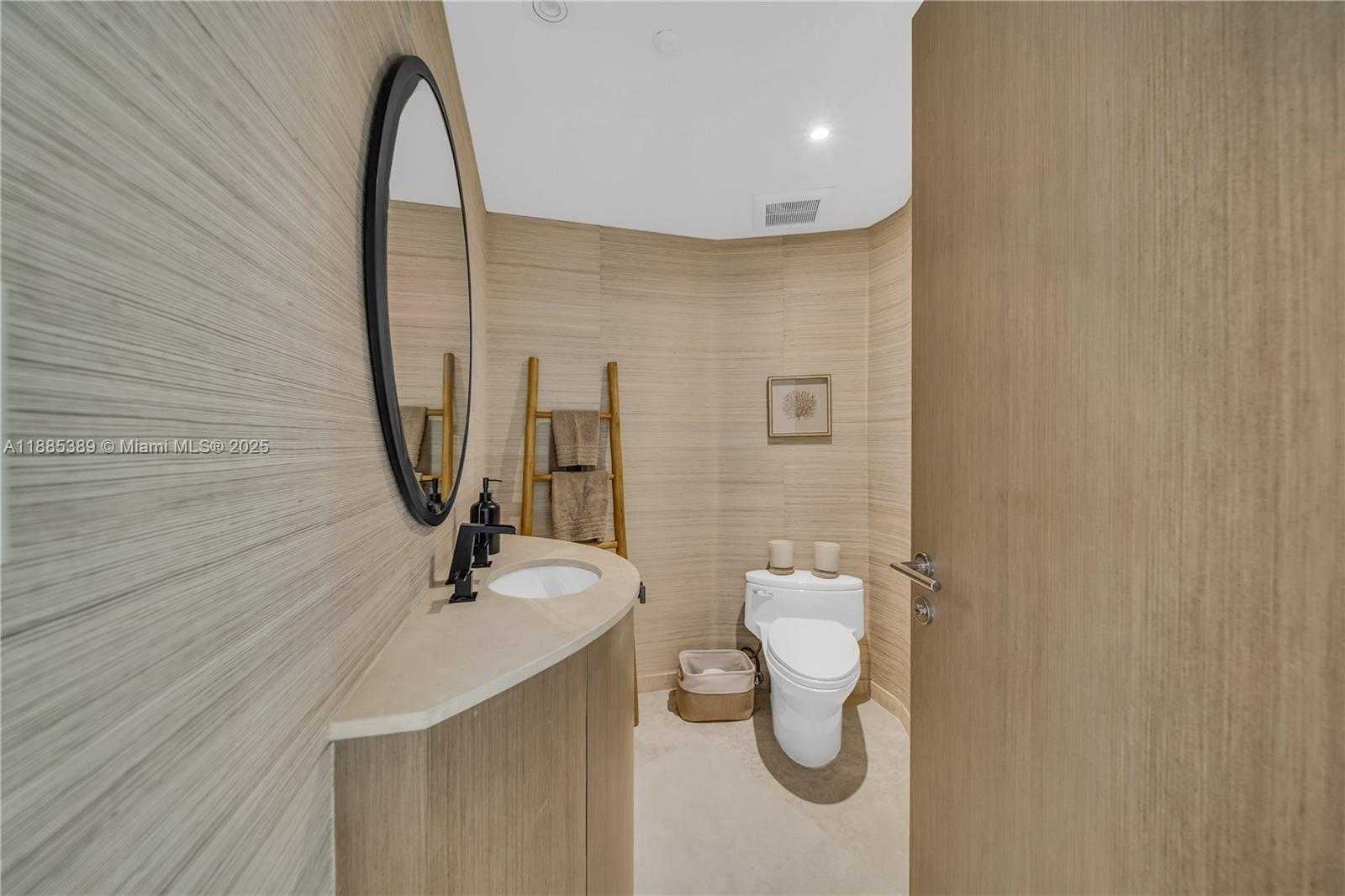 Small Image of 1000 SOUTH POINTE DR #2202, Miami Beach Number 26