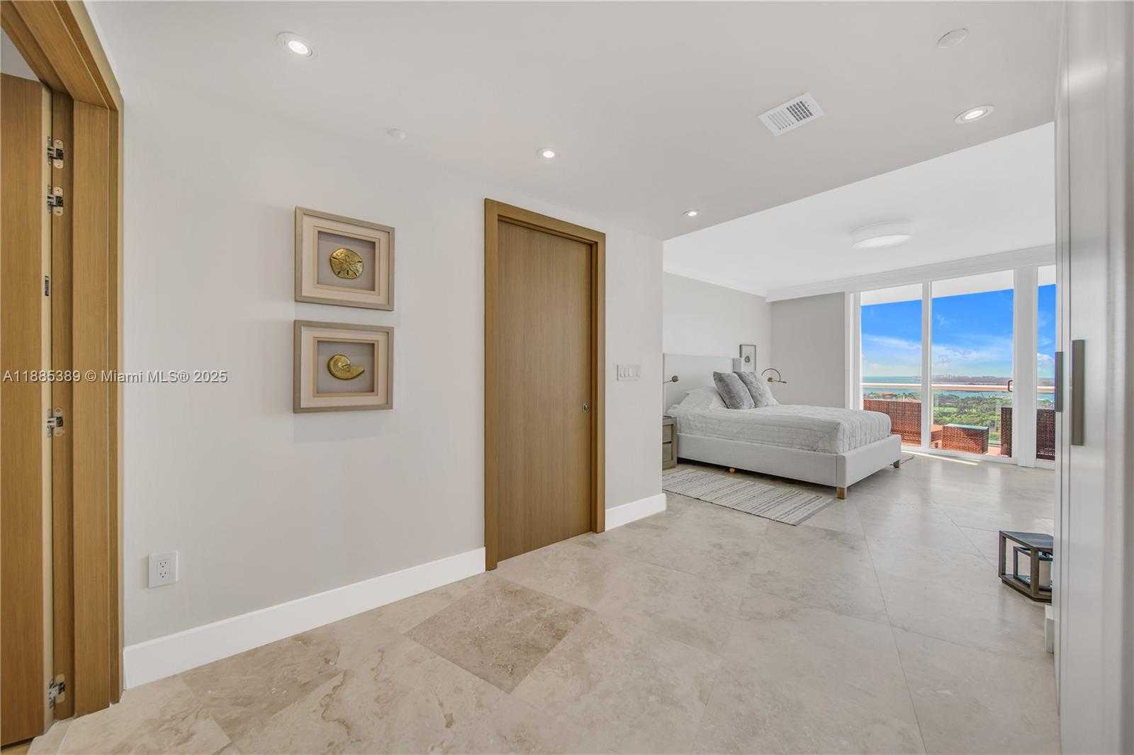 Small Image of 1000 SOUTH POINTE DR #2202, Miami Beach Number 27