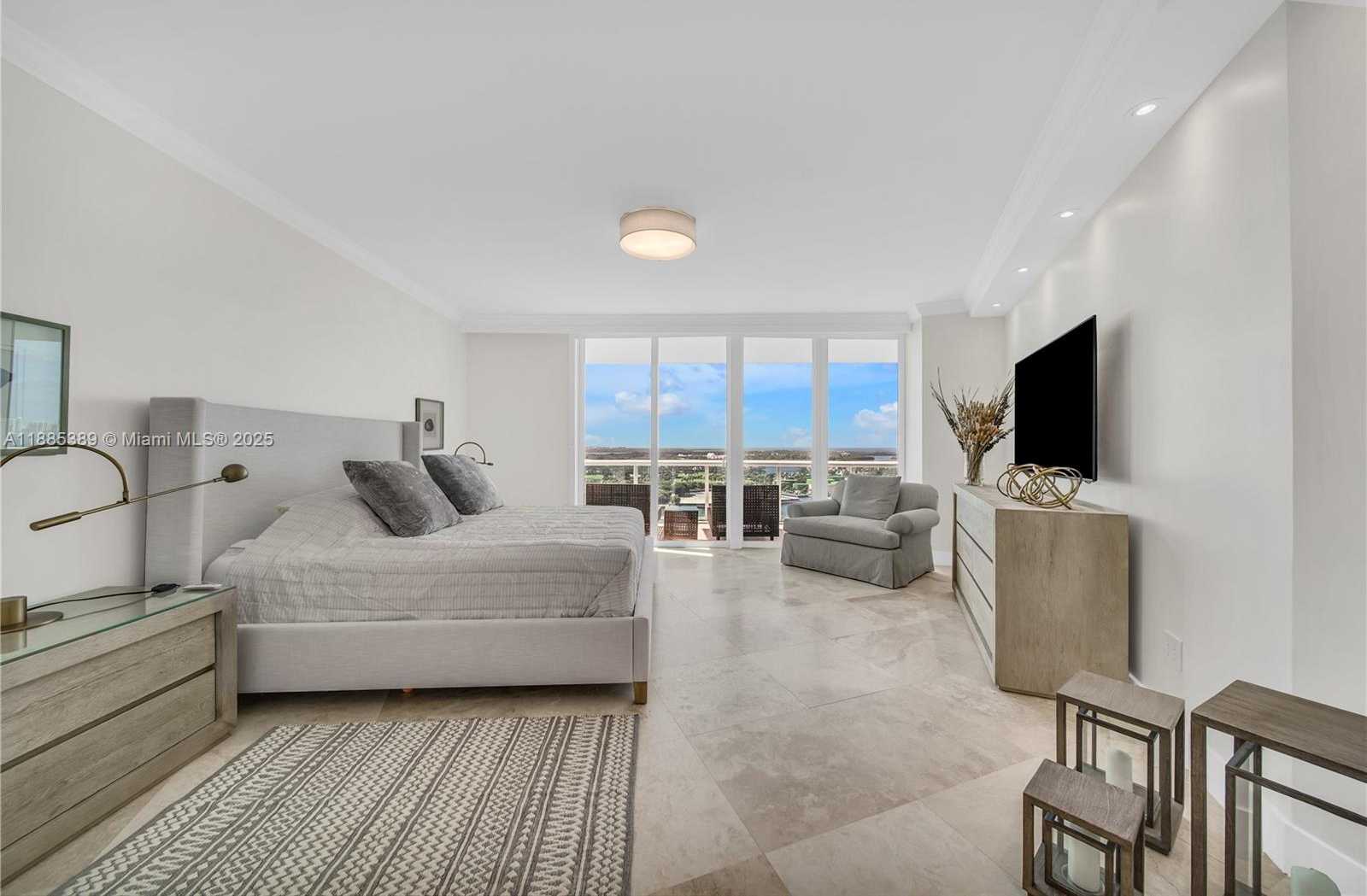 Small Image of 1000 SOUTH POINTE DR #2202, Miami Beach Number 28