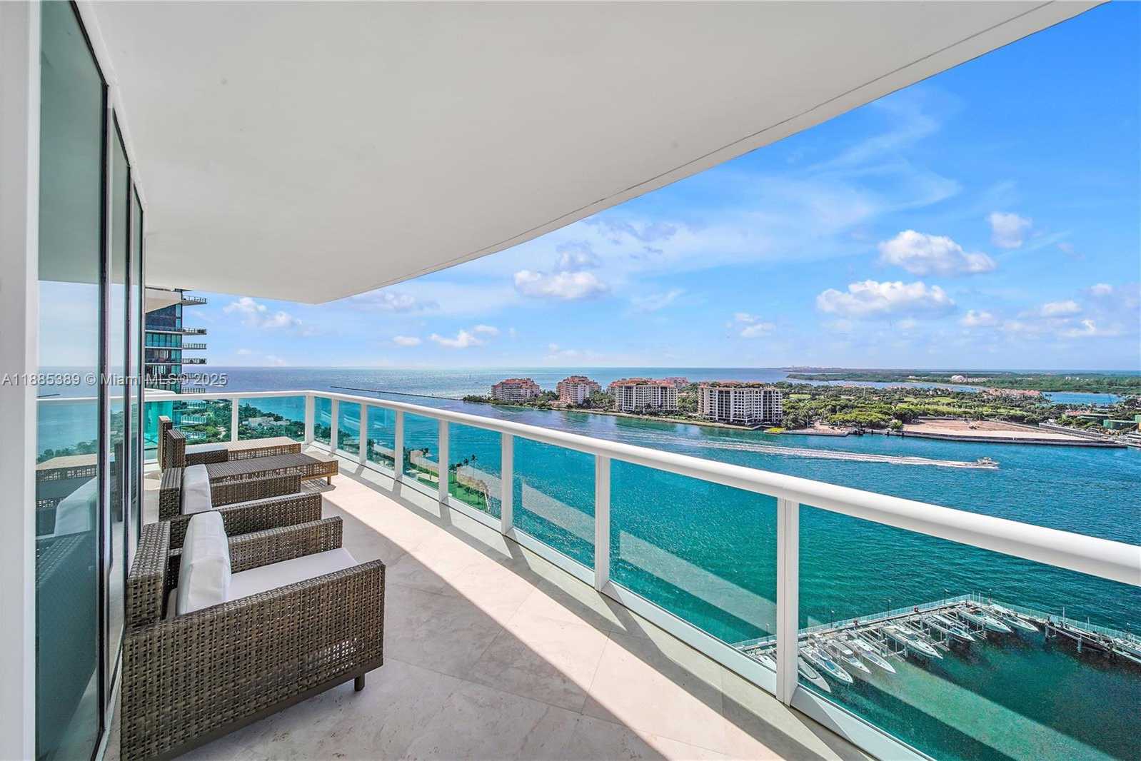 Small Image of 1000 SOUTH POINTE DR #2202, Miami Beach Number 3