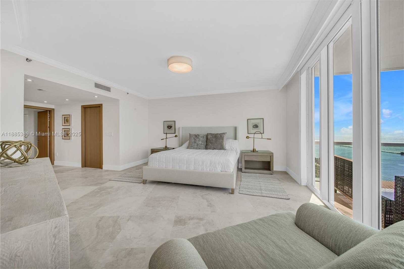 Small Image of 1000 SOUTH POINTE DR #2202, Miami Beach Number 30