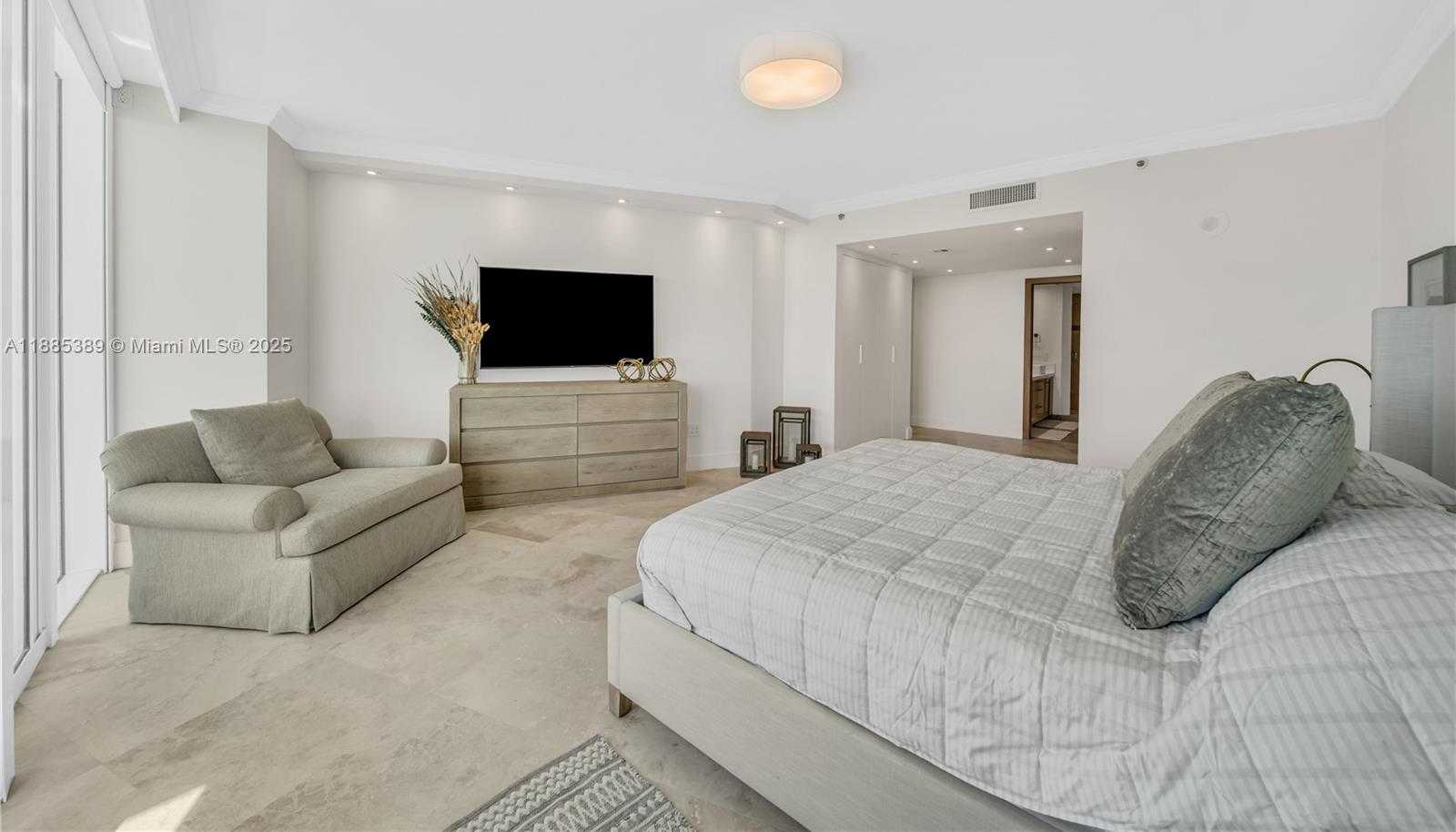 Small Image of 1000 SOUTH POINTE DR #2202, Miami Beach Number 31