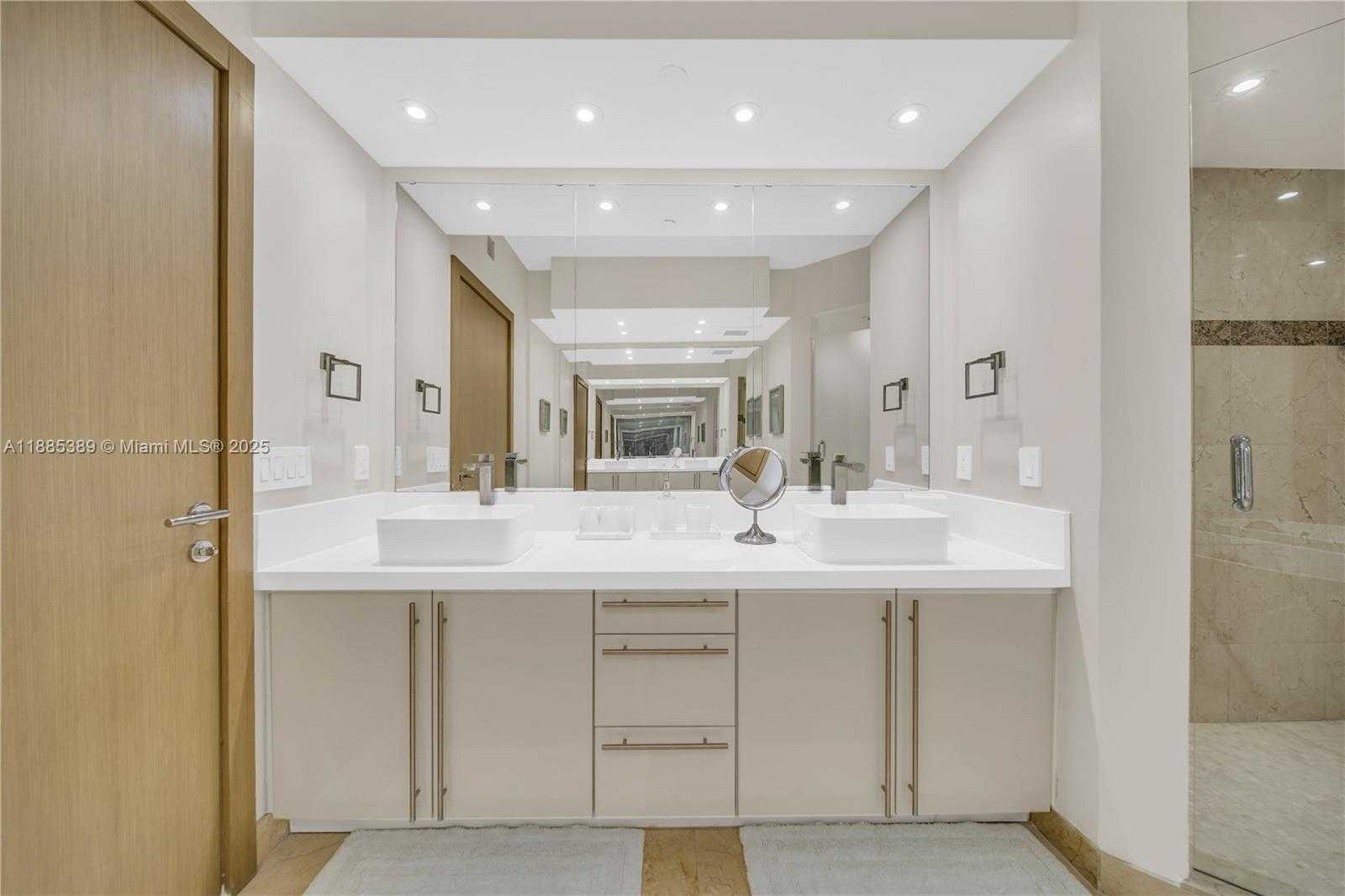 Small Image of 1000 SOUTH POINTE DR #2202, Miami Beach Number 32