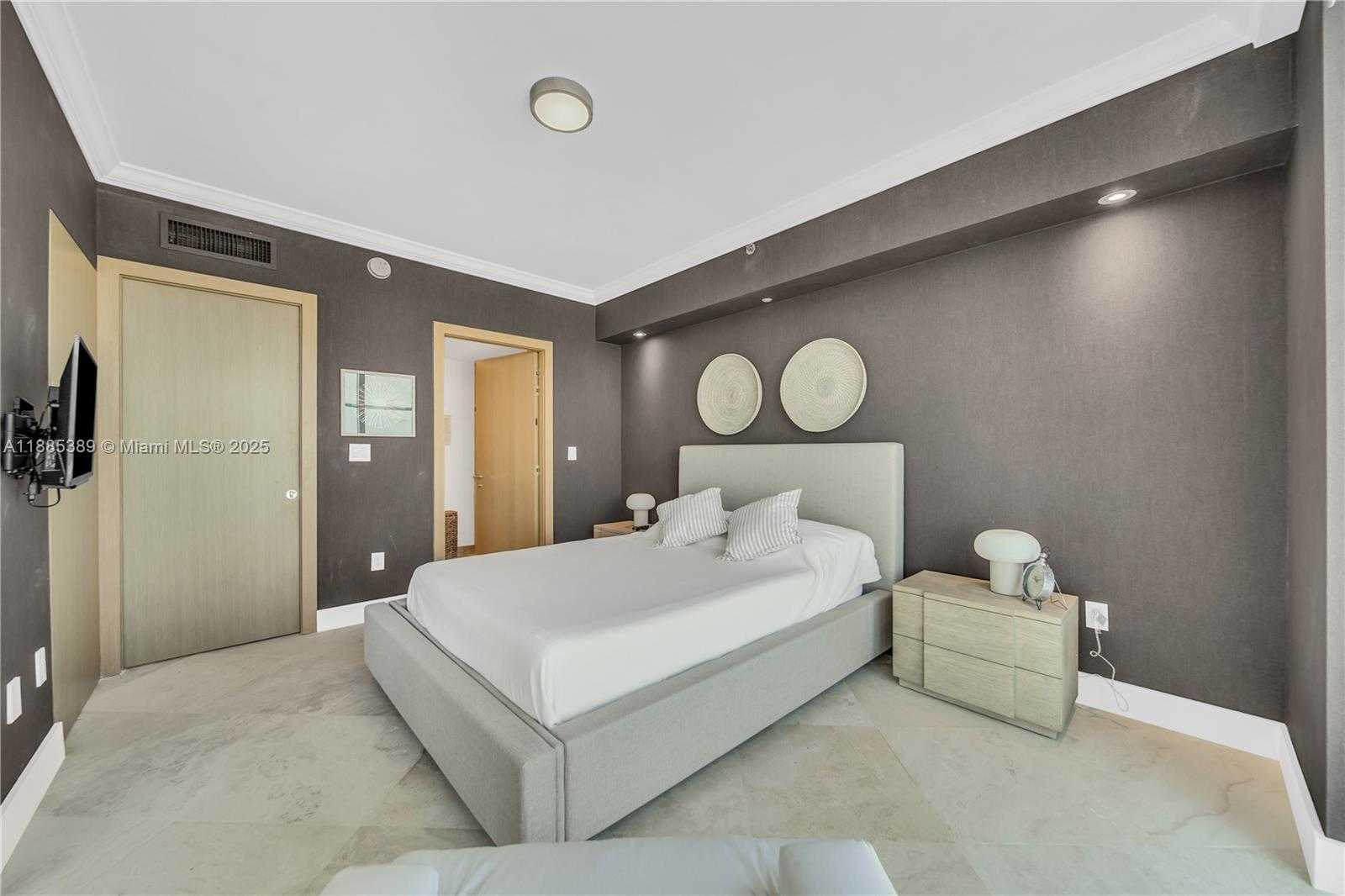 Small Image of 1000 SOUTH POINTE DR #2202, Miami Beach Number 35
