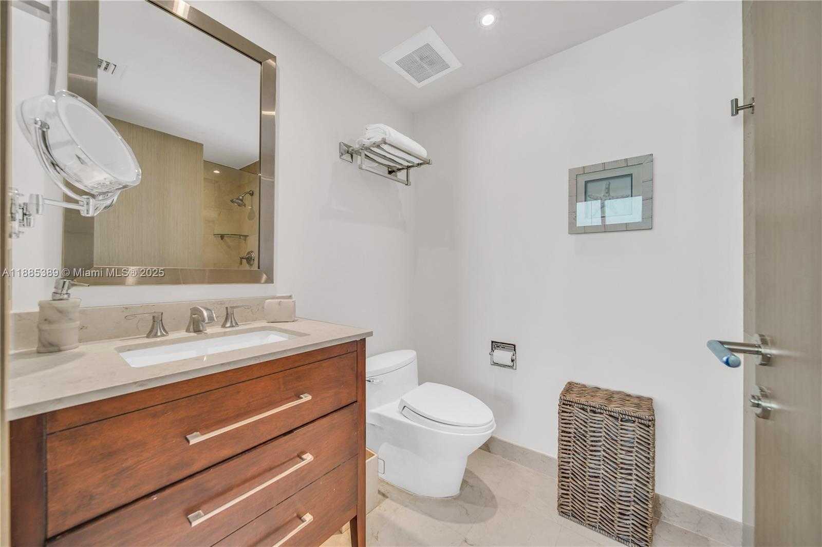 Small Image of 1000 SOUTH POINTE DR #2202, Miami Beach Number 36