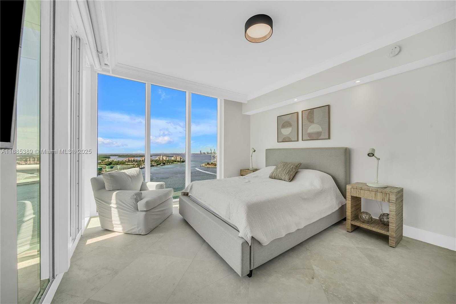 Small Image of 1000 SOUTH POINTE DR #2202, Miami Beach Number 37