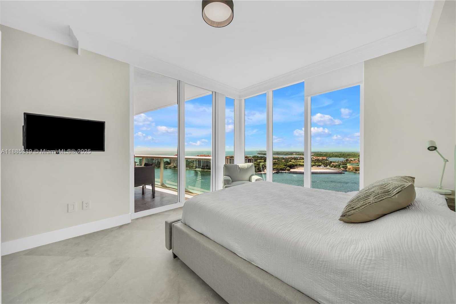 Small Image of 1000 SOUTH POINTE DR #2202, Miami Beach Number 38