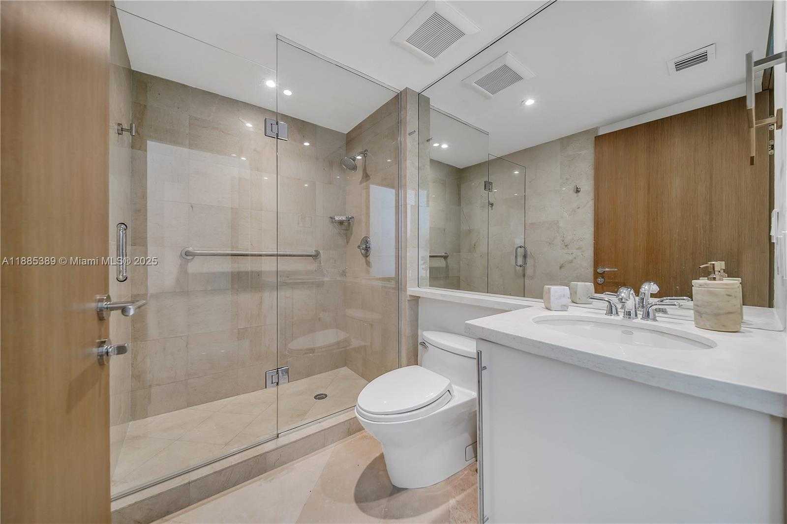 Small Image of 1000 SOUTH POINTE DR #2202, Miami Beach Number 40