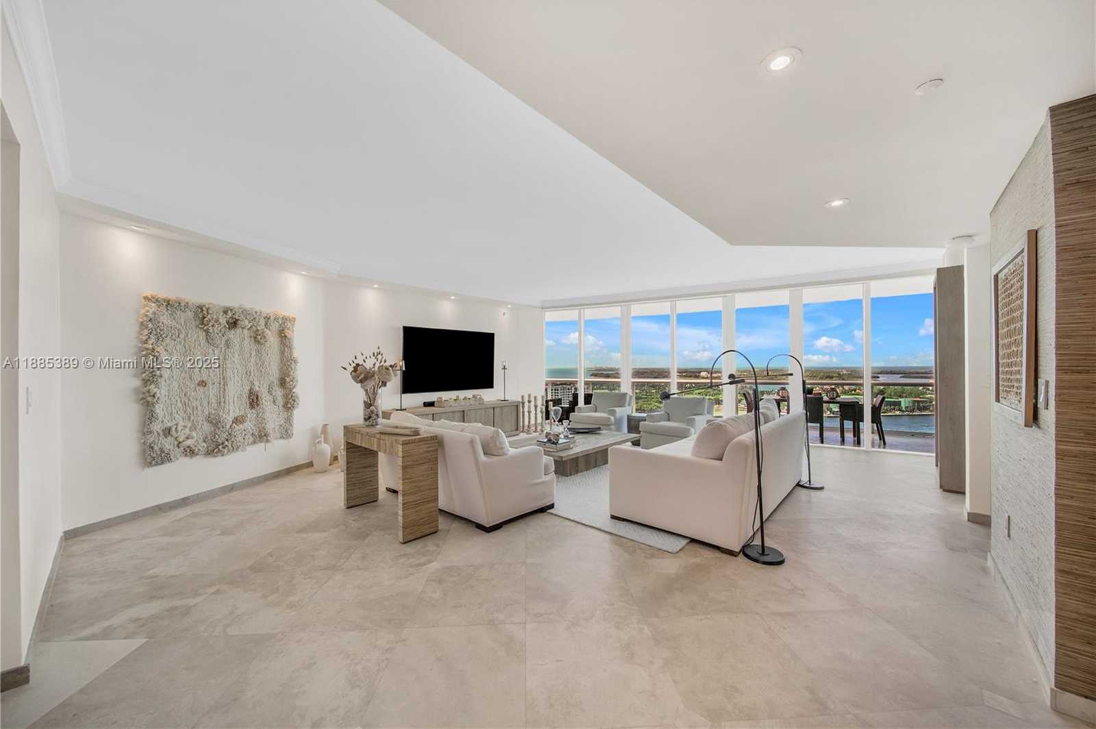 Small Image of 1000 SOUTH POINTE DR #2202, Miami Beach Number 9