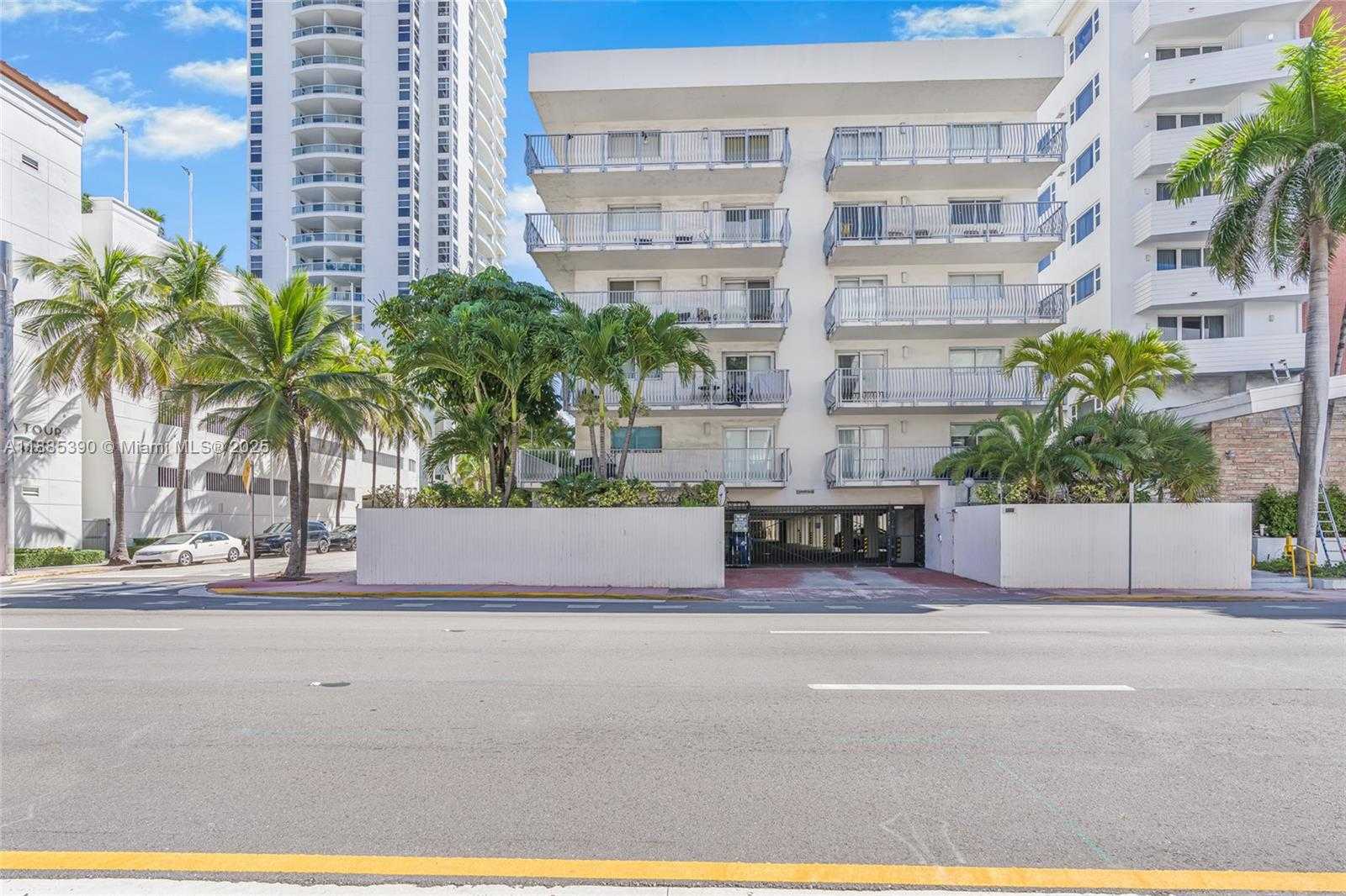 Small Image of 4141 COLLINS AVE #201, Miami Beach Number 19