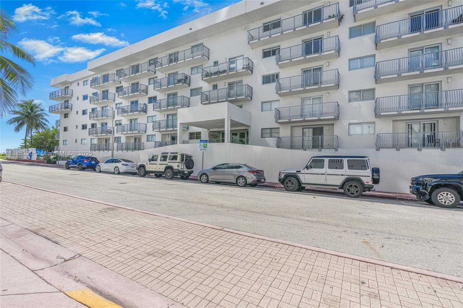Small Image of 4141 COLLINS AVE #201, Miami Beach Number 21