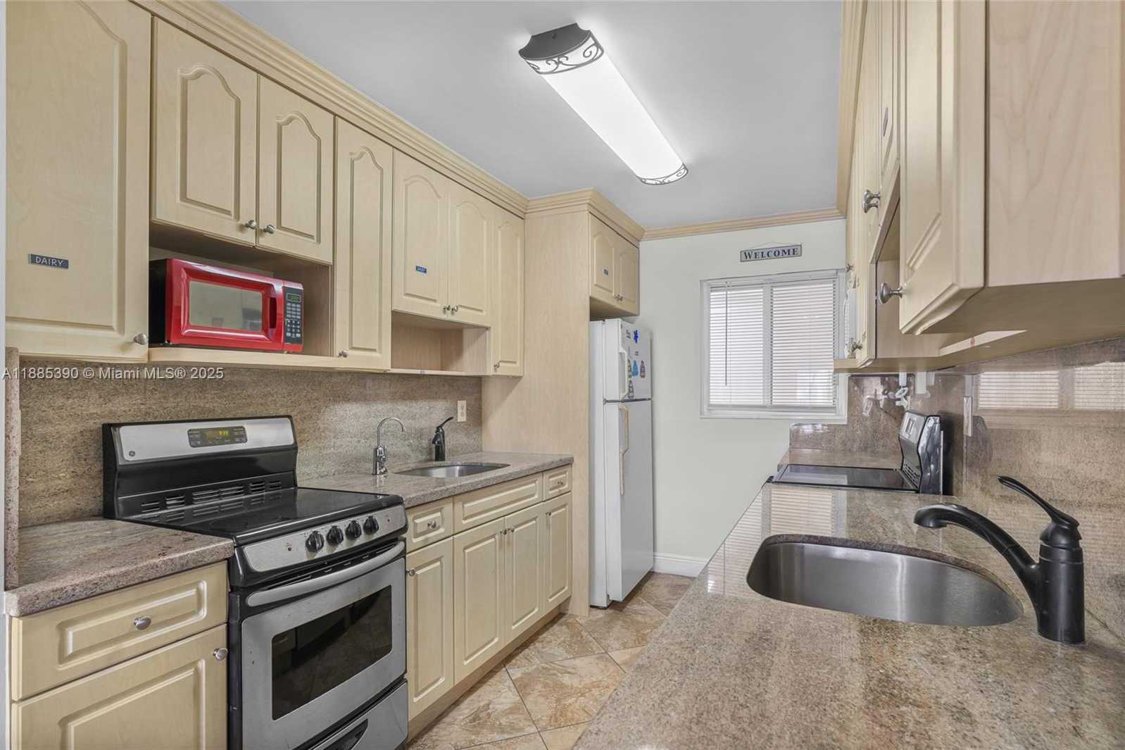 Small Image of 4141 COLLINS AVE #201, Miami Beach Number 9