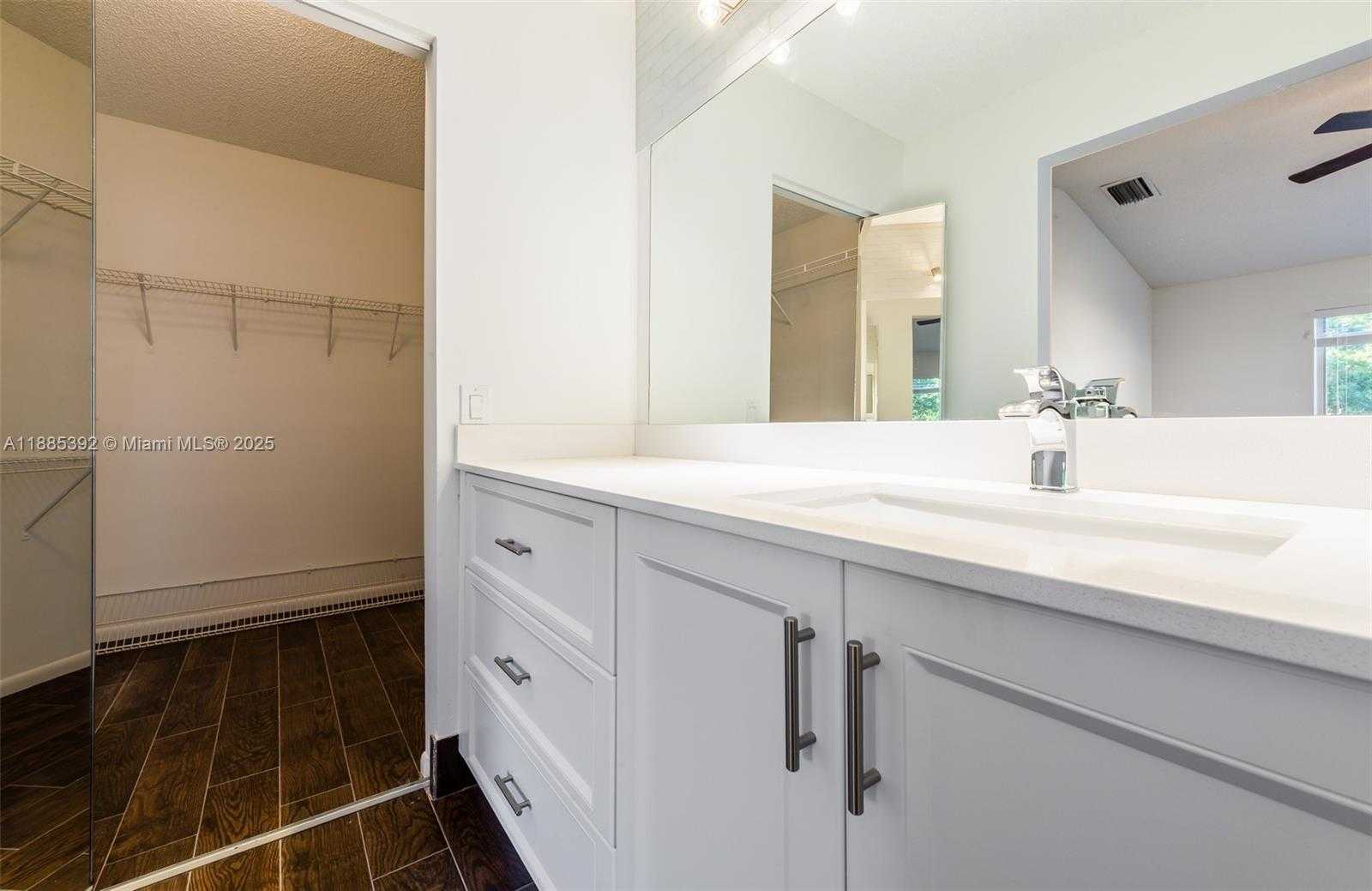 Small Image of 4295 GREENBRIAR LN, Weston Number 10