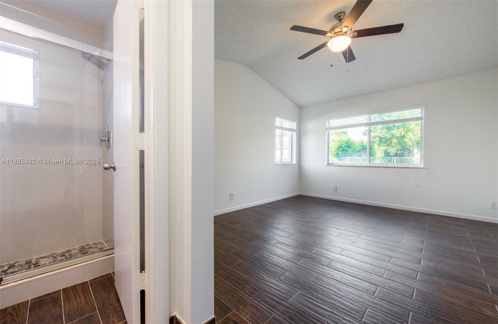 Small Image of 4295 GREENBRIAR LN, Weston Number 11