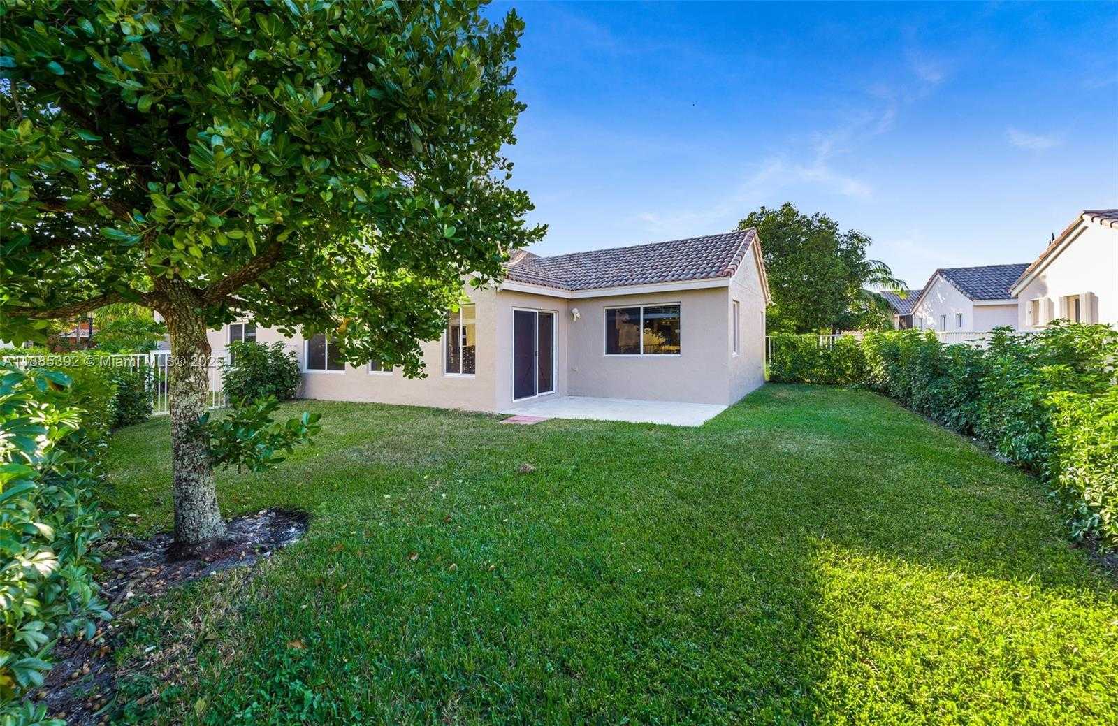 Small Image of 4295 GREENBRIAR LN, Weston Number 12