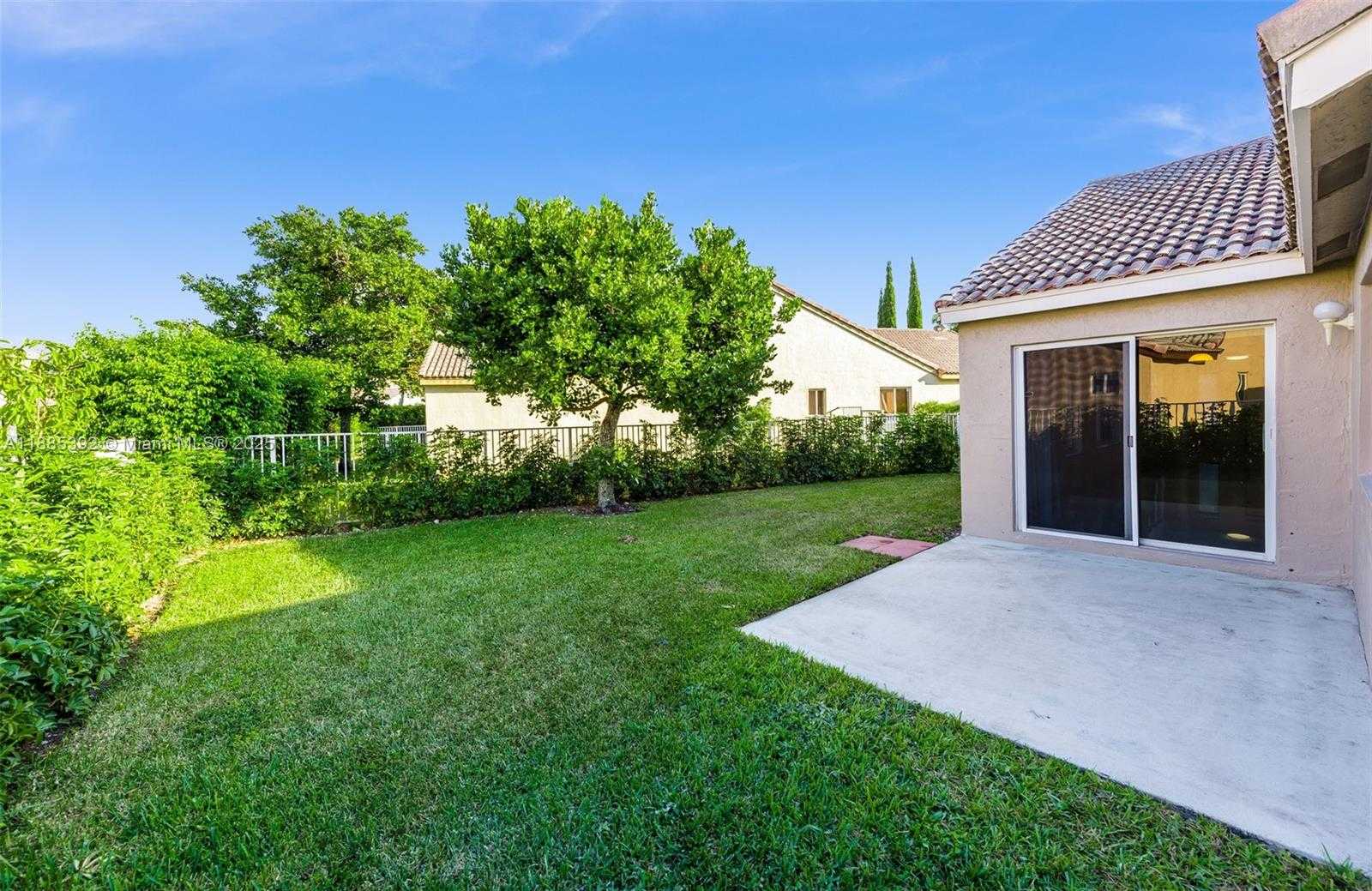 Small Image of 4295 GREENBRIAR LN, Weston Number 13