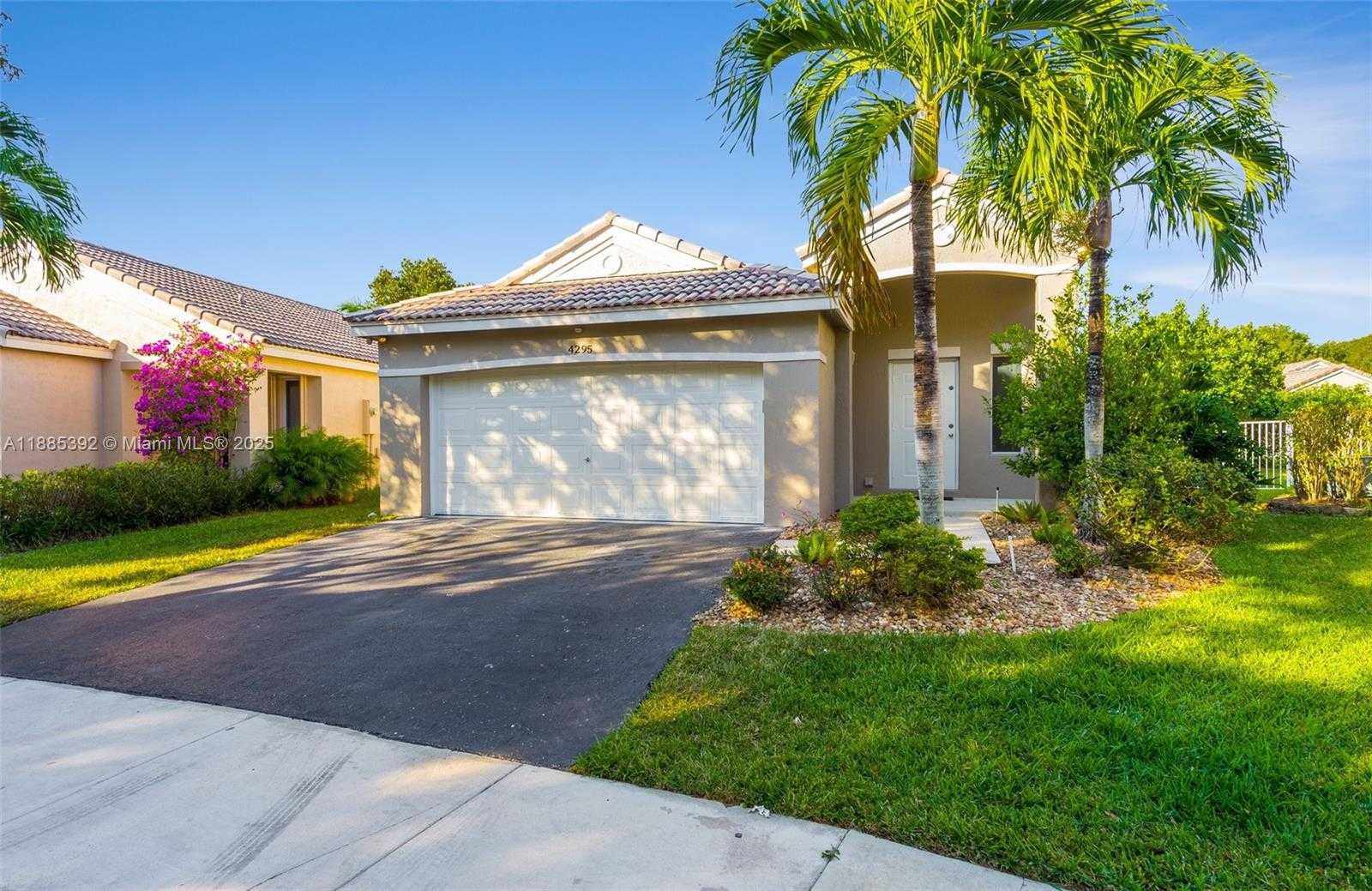 Small Image of 4295 GREENBRIAR LN, Weston Number 15